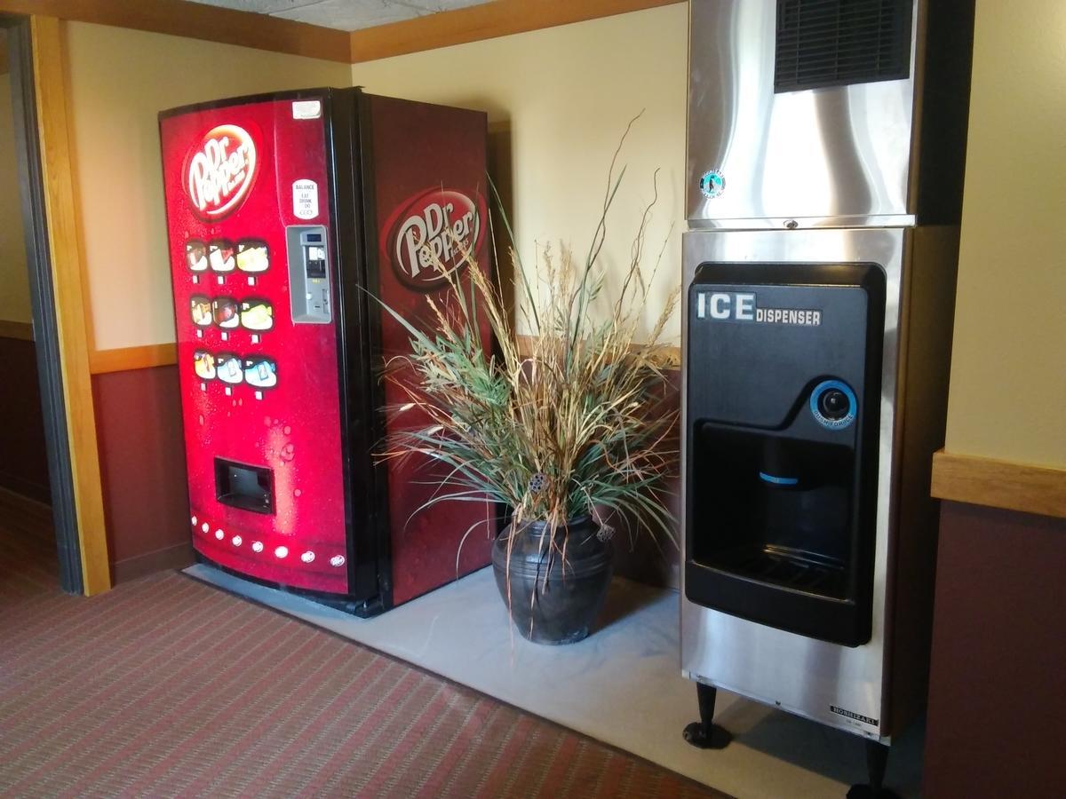 Prairie Inn & Suites Holmen Екстериор снимка
