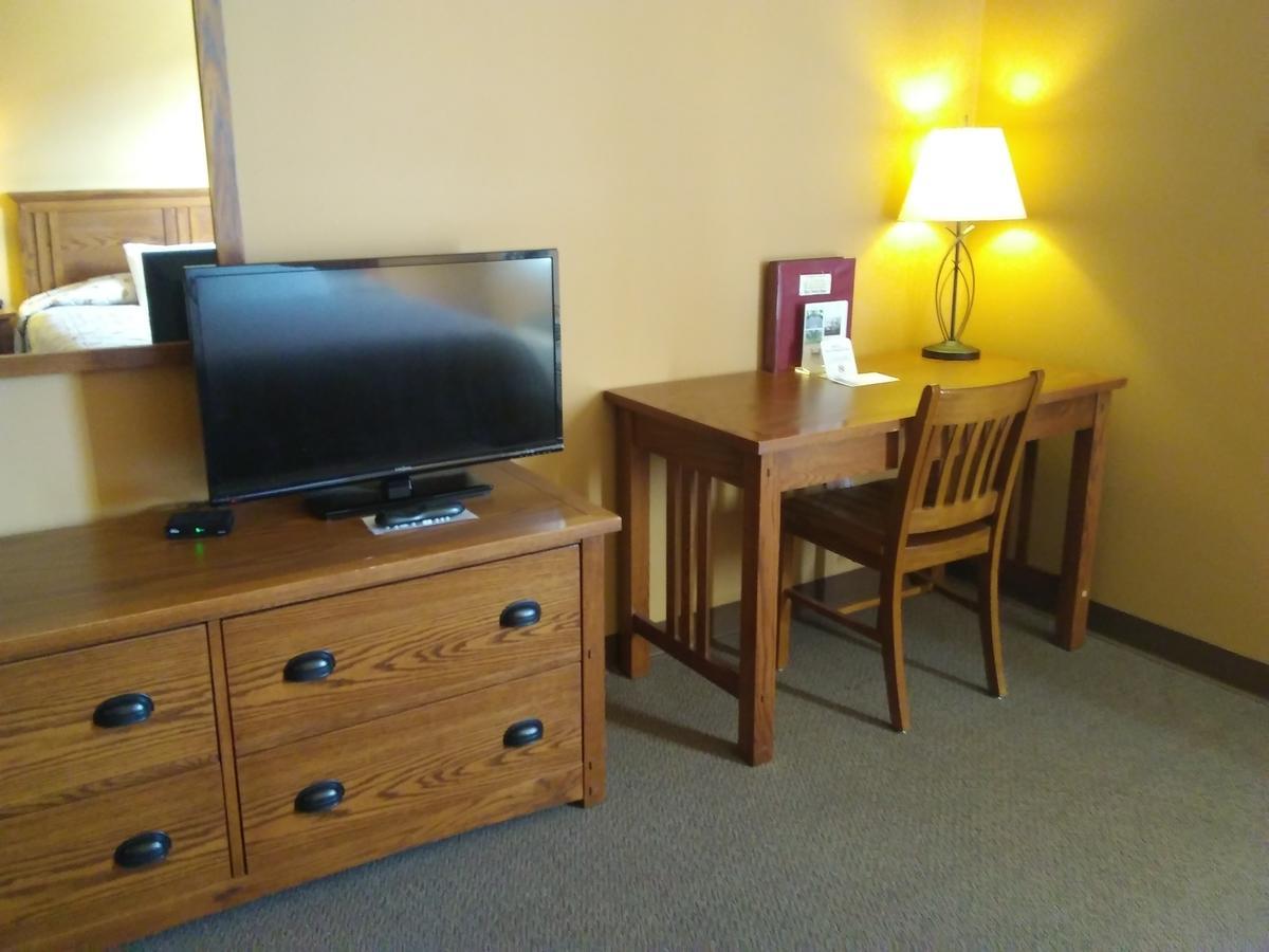 Prairie Inn & Suites Holmen Екстериор снимка